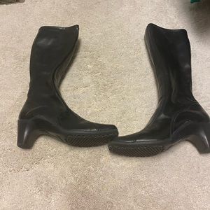 Aerosols black boots. Size 8.